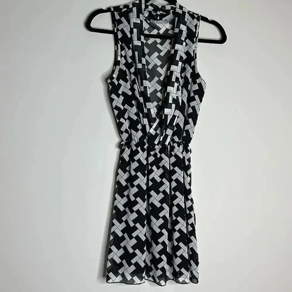 Black & White Dress - Picture 3 of 11